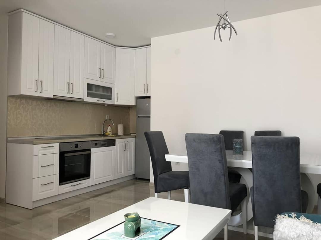 Apartman Sims บิเยลยินา ภายนอก รูปภาพ